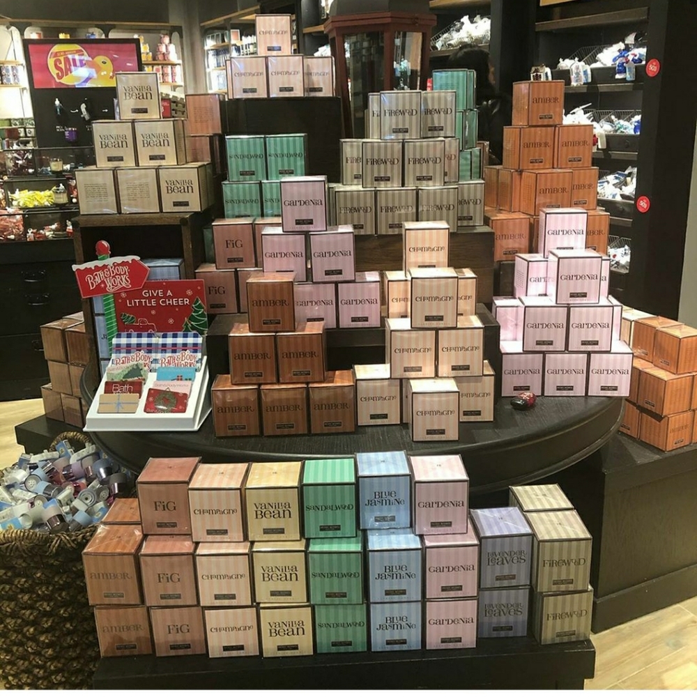 New!!! 2020 Henri bendel candles ISO